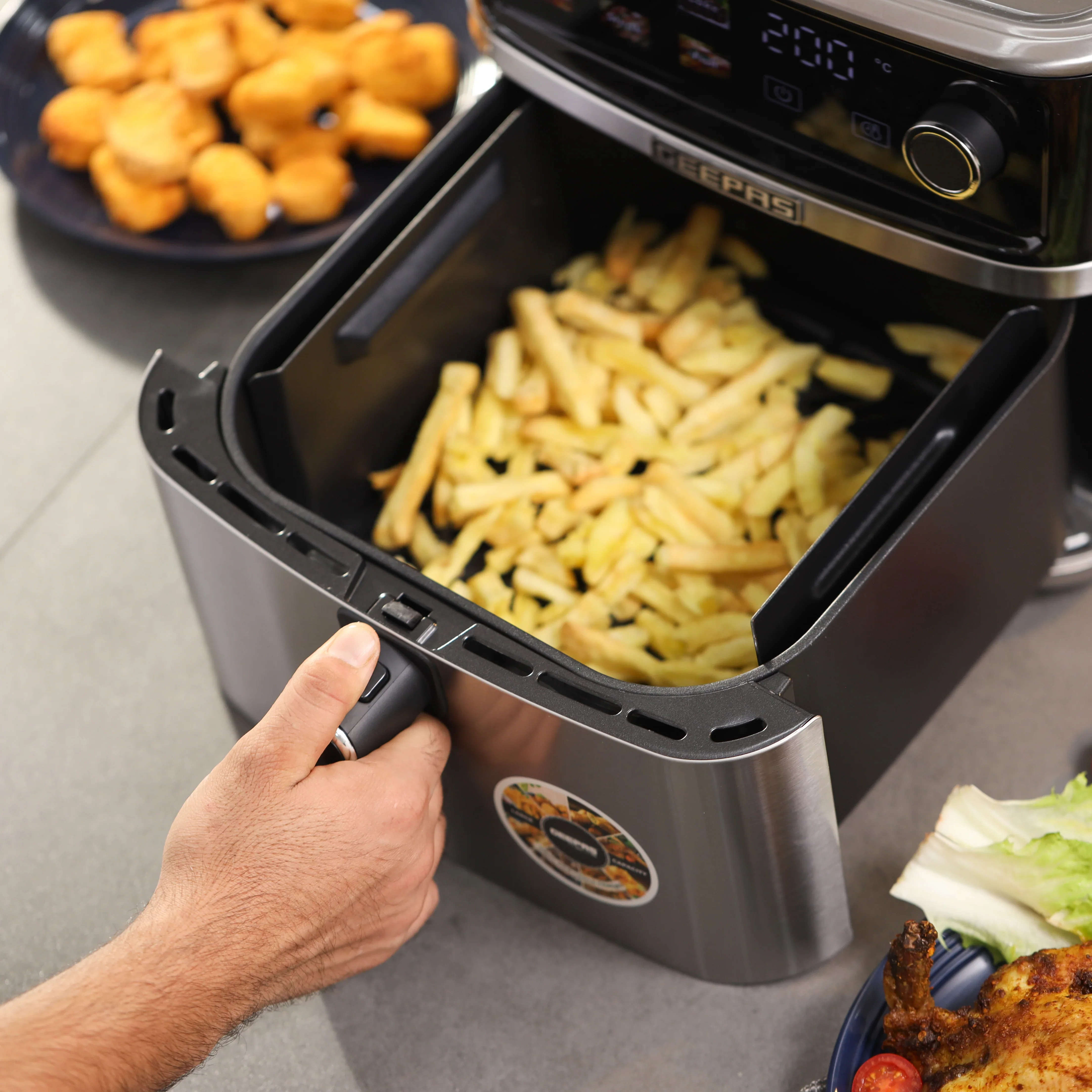 Geepas GAF37534T 8L Digital Air Fryer 2000W — image 4